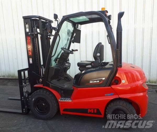 Manitou MI25D 越野叉车|叉装车