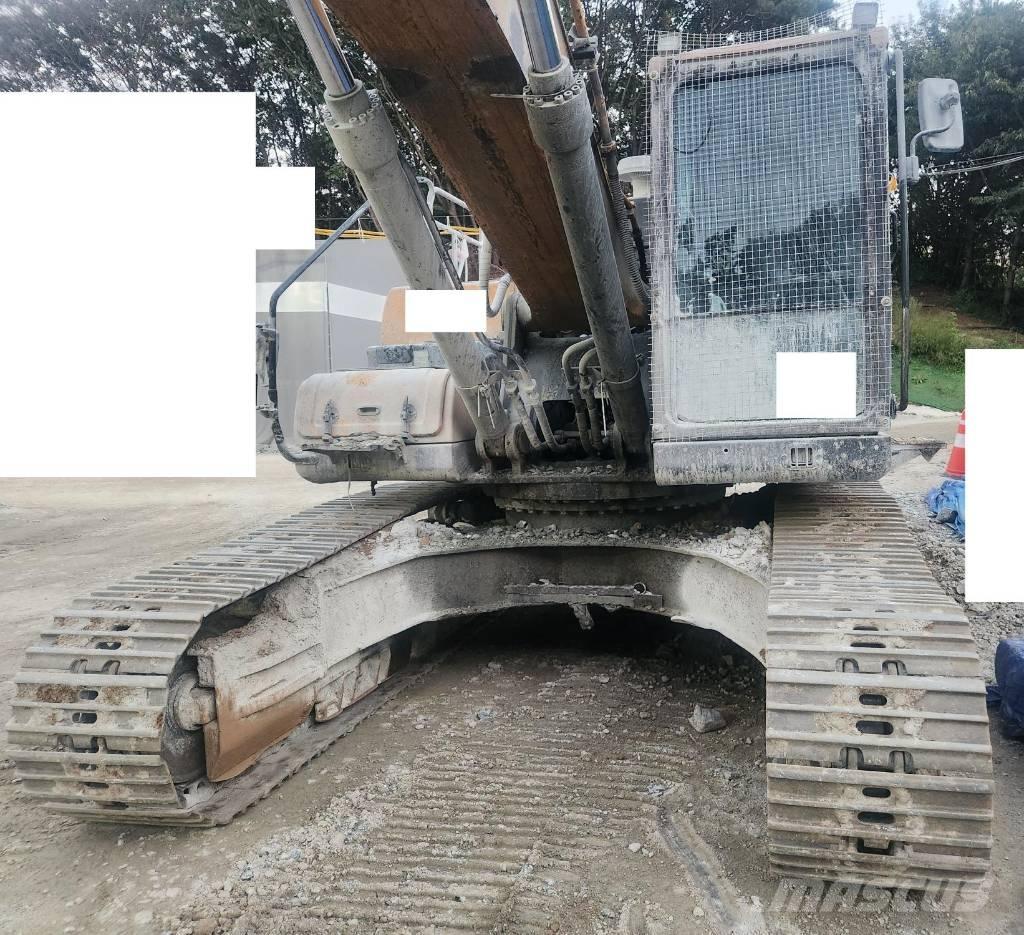 Hyundai HX300 履带挖掘机