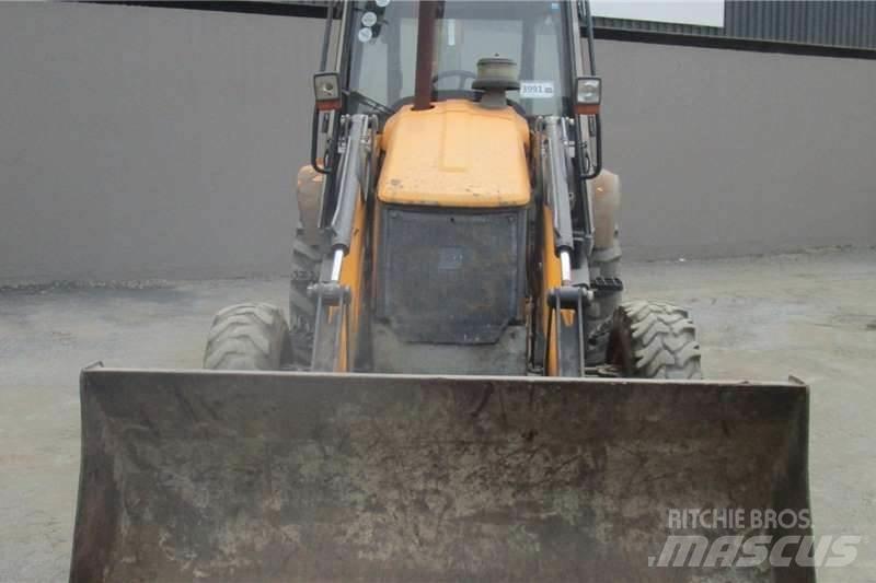 JCB 3DX4 反铲装载机