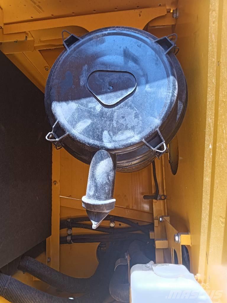 Komatsu PC 220 履带挖掘机