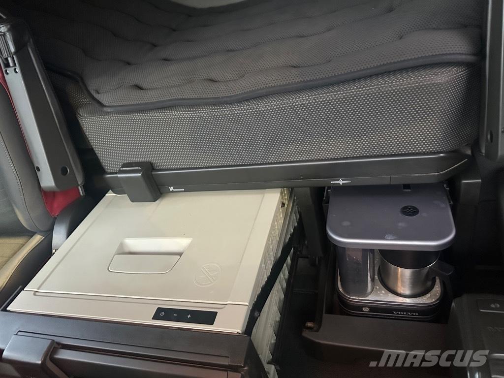 Volvo FH 500 8X4*4 工程吊钩车