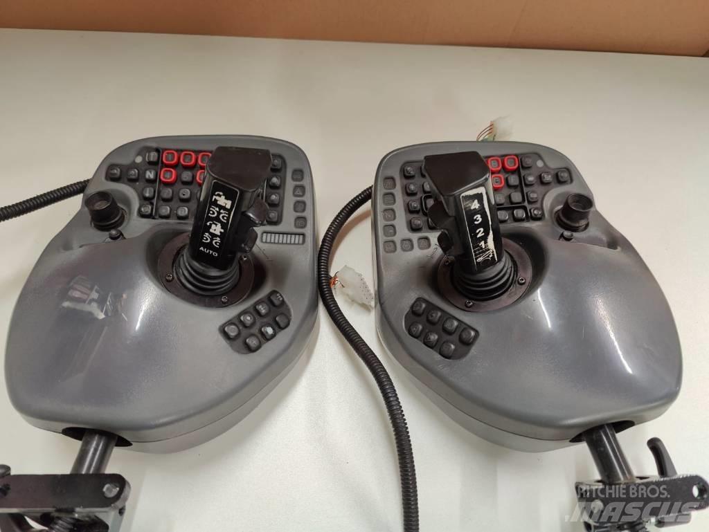 Komatsu Joysticks 电子设备