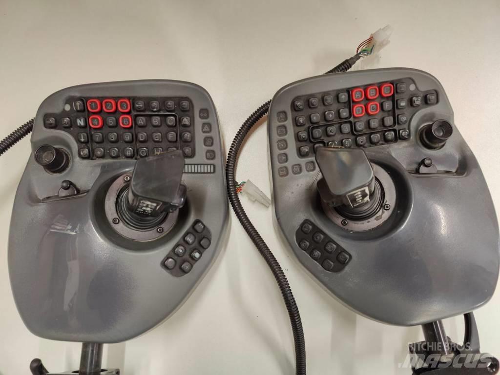 Komatsu Joysticks 电子设备