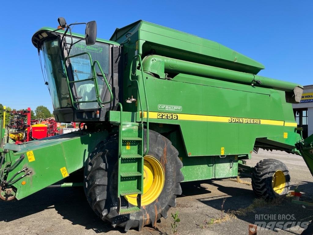 John Deere 2256 联合收割机
