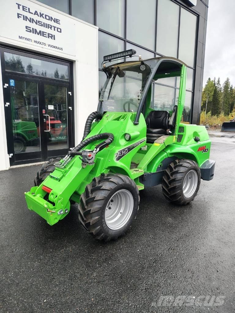 Avant 745 小型装载机