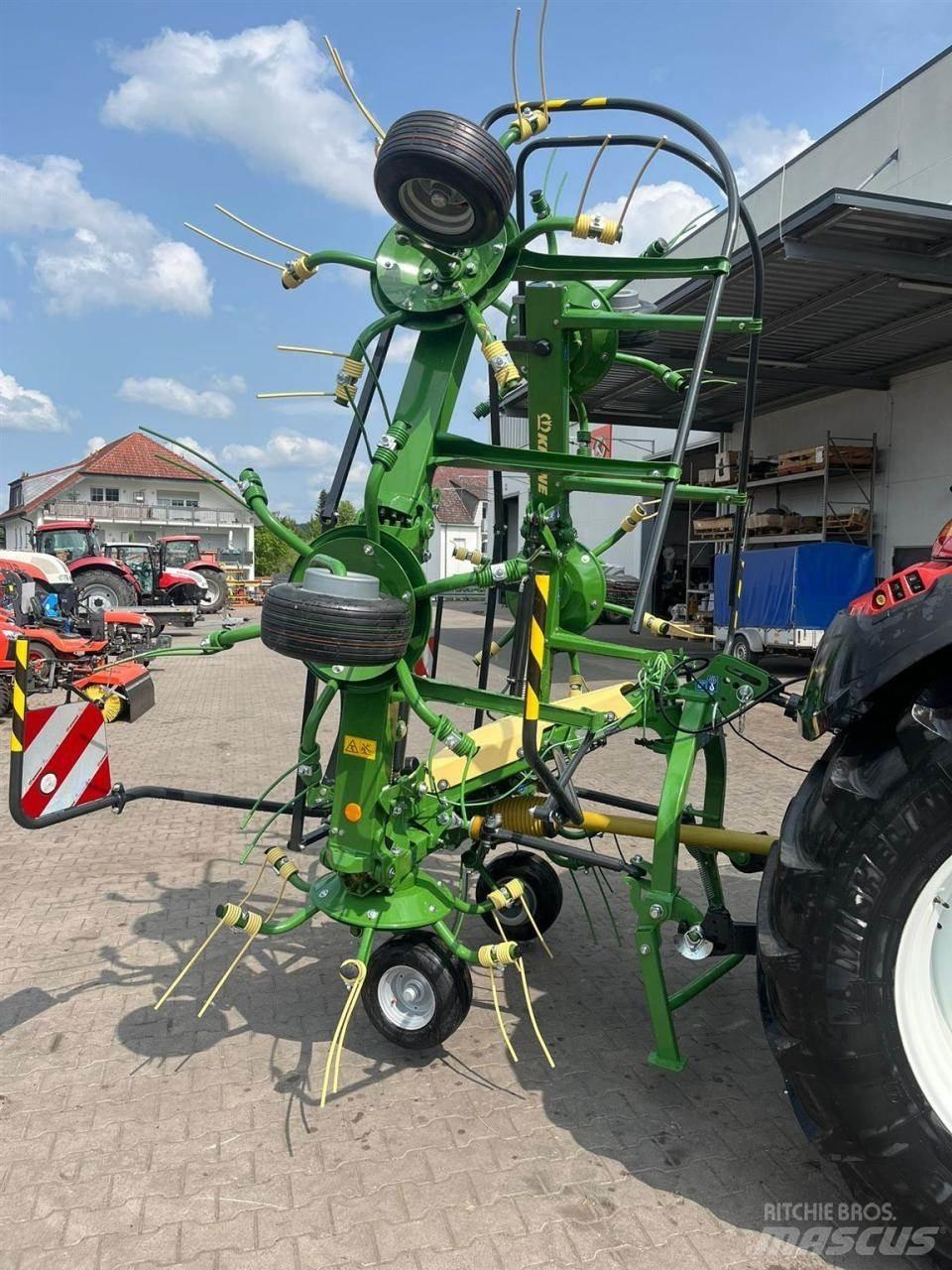 Krone VENDRO 680 犁耙和摊草机