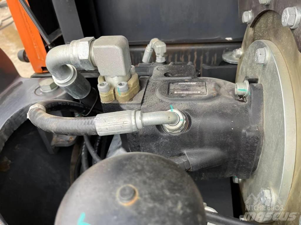 Doosan DX 140 LC 履带挖掘机