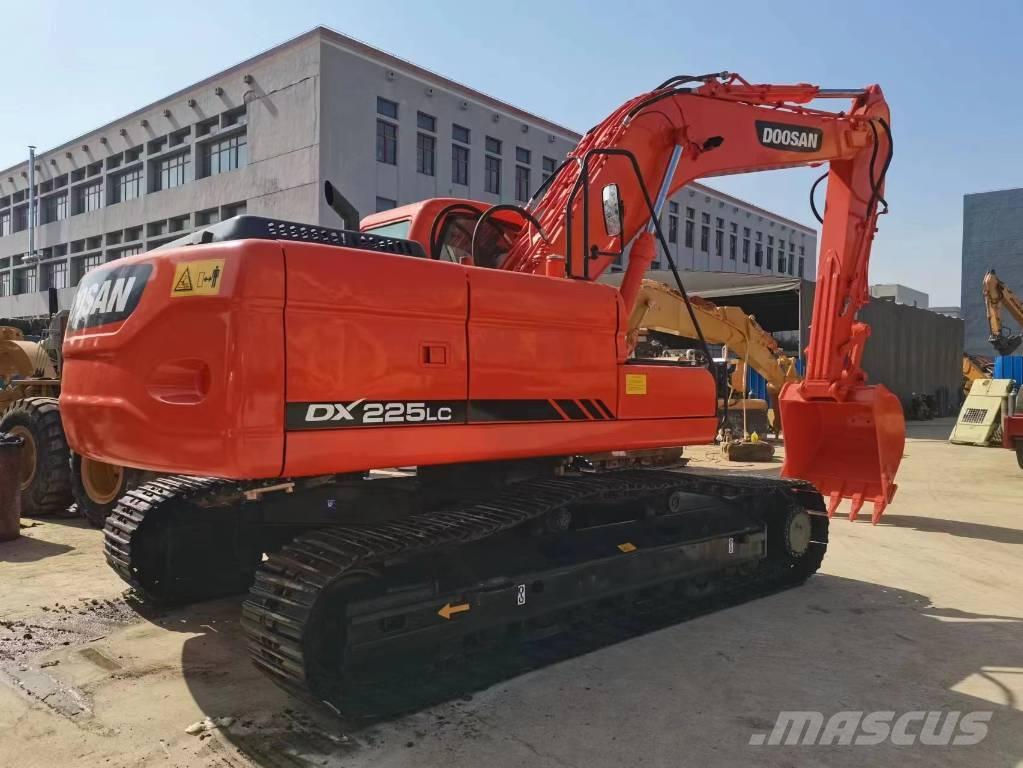 Doosan DX 225 履带挖掘机