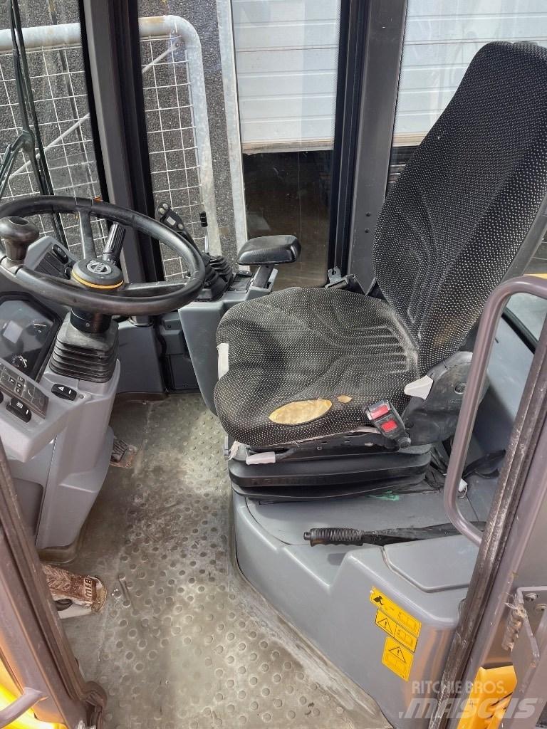 Volvo L30G 小型装载机
