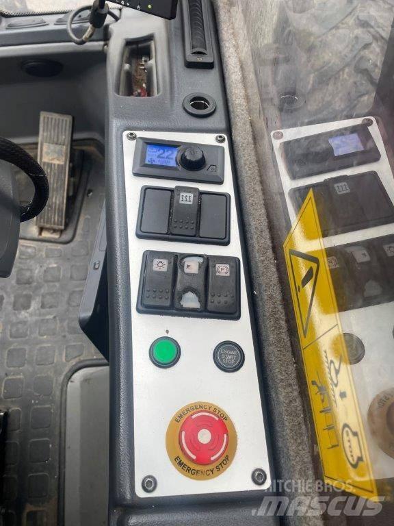 Komatsu 901 XC 收割机