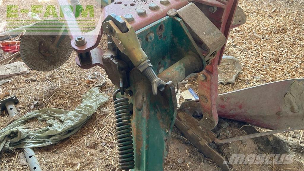 Kverneland LB 100 传统犁