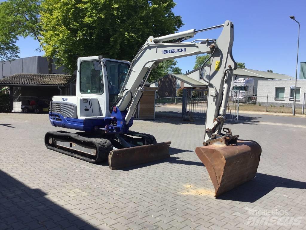Takeuchi TB 250 小型挖掘机