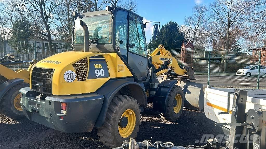 Komatsu WA 90 轮式装载机