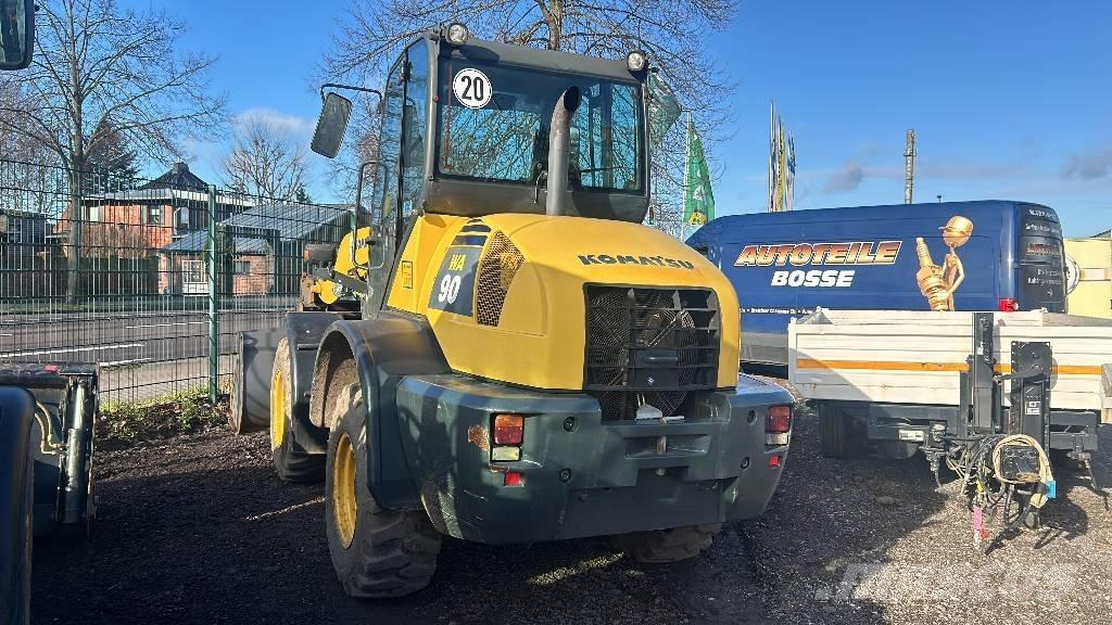 Komatsu WA 90 轮式装载机