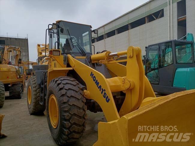 Komatsu WA 320 轮式装载机
