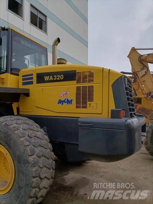 Komatsu WA 320 轮式装载机
