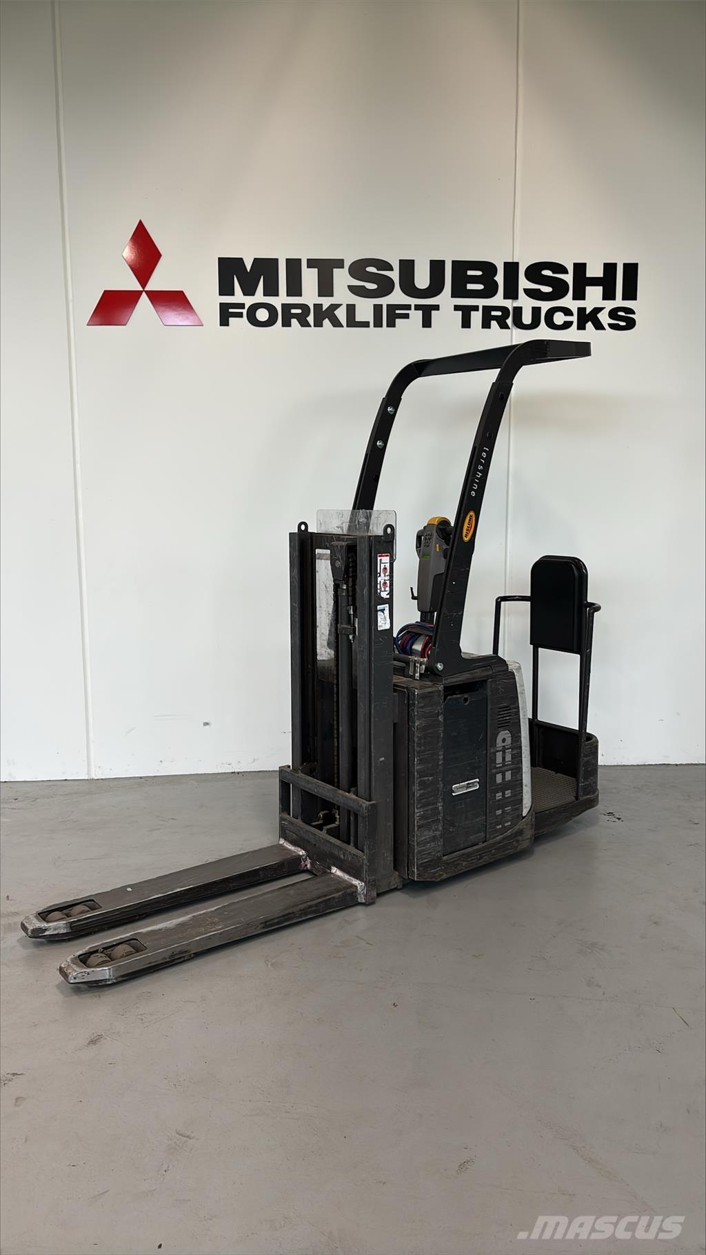 Atlet PDP200 行走式堆垛机