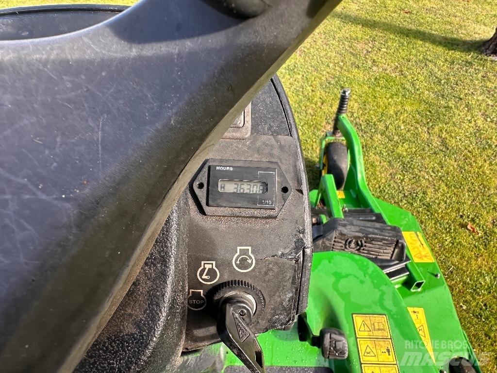 John Deere 1565 骑乘式割草机