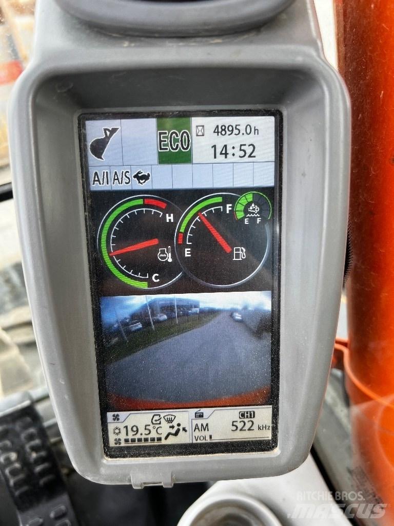 Hitachi ZX 135 US-6 履带挖掘机
