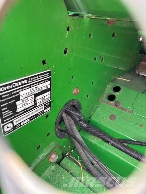 John Deere F 440 R 圆捆打捆机