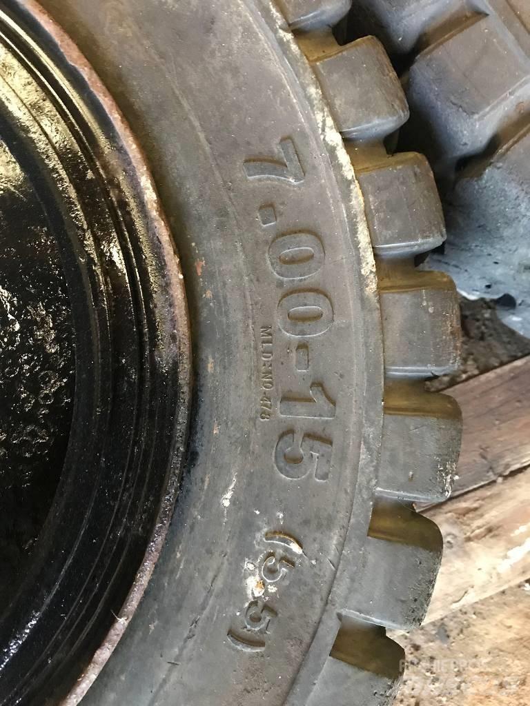 Bobcat S 175 滑移装载机