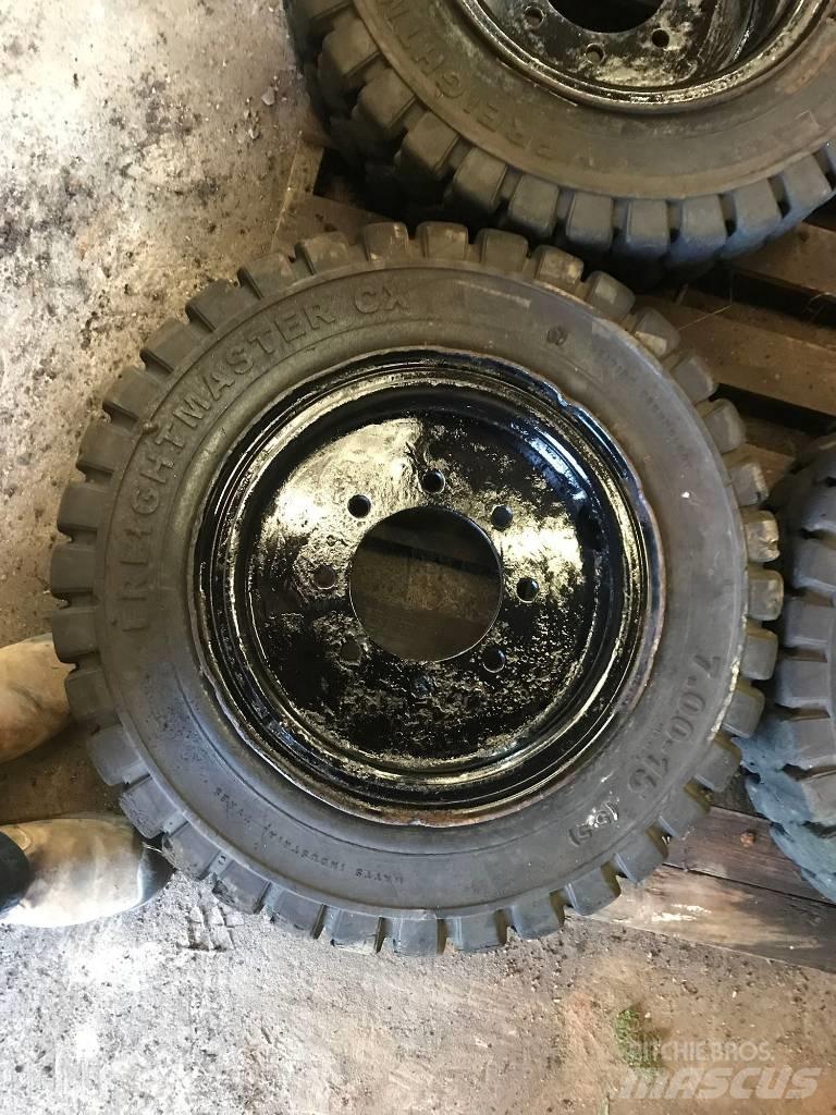 Bobcat S 175 滑移装载机