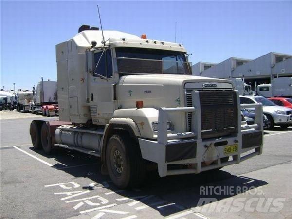 Freightliner FL112 牵引车