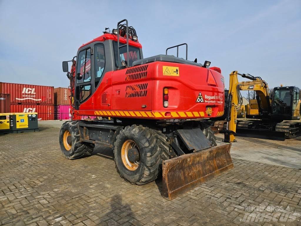 Doosan DX 140 W-3 轮式挖掘机