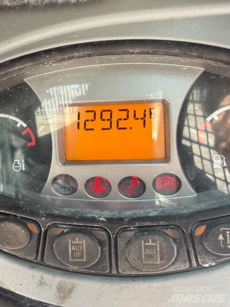 Bobcat S 100 滑移装载机