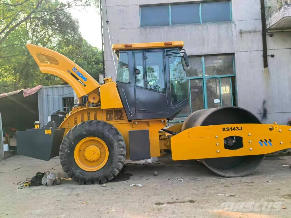 XCMG XS 142 J 单轮压路机