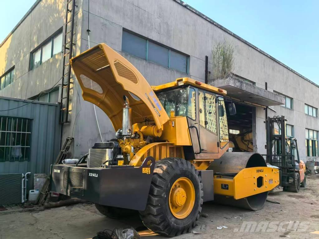 XCMG XS 142 J 单轮压路机