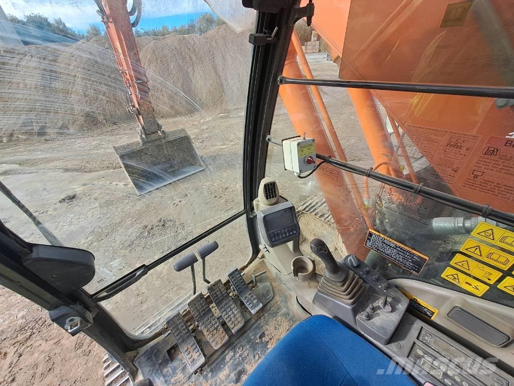 Hitachi ZX225USLC-3 履带挖掘机