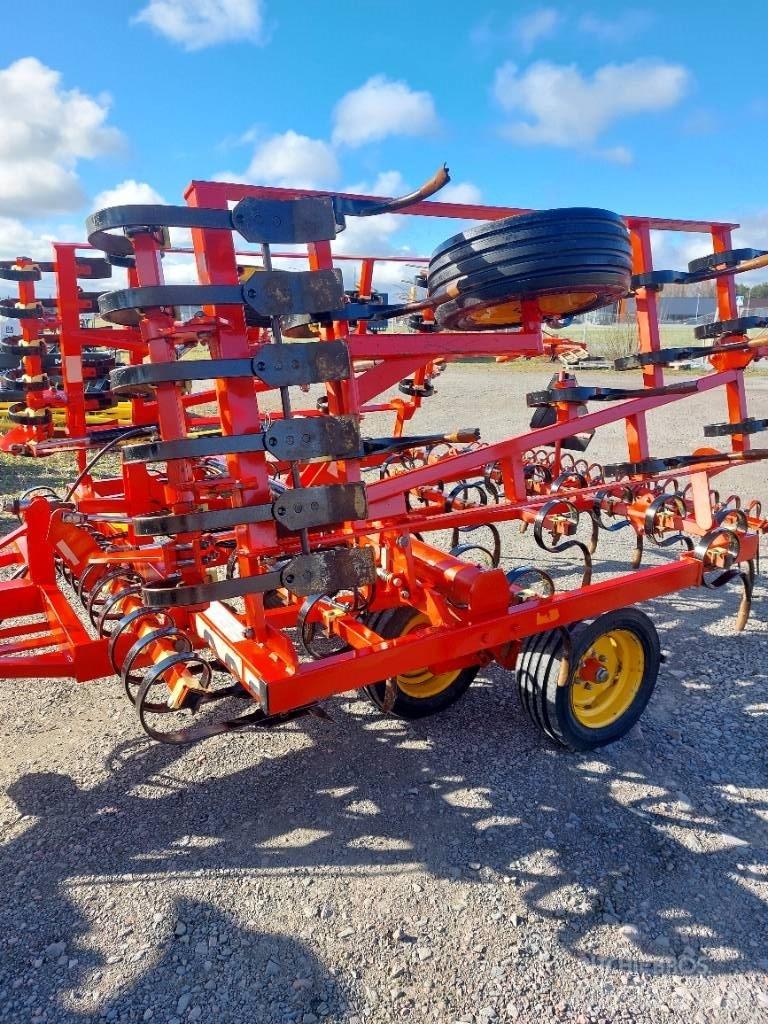 Väderstad NZF 450 钉齿耙