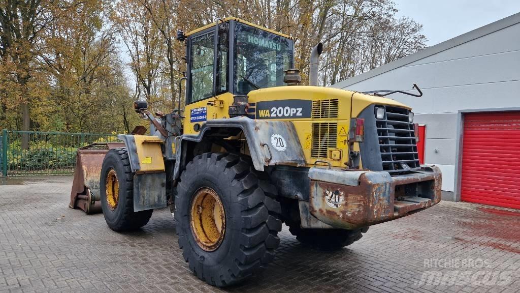 Komatsu WA 200 PZ-6 轮式装载机