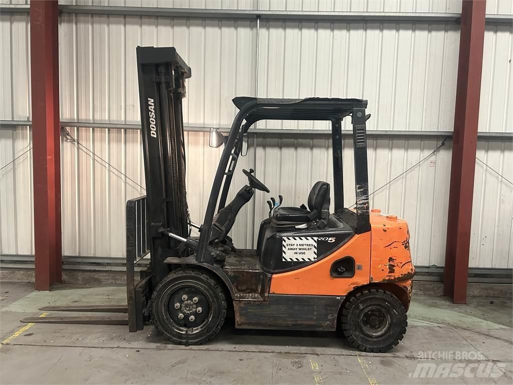 Doosan D25S-5 柴油叉车