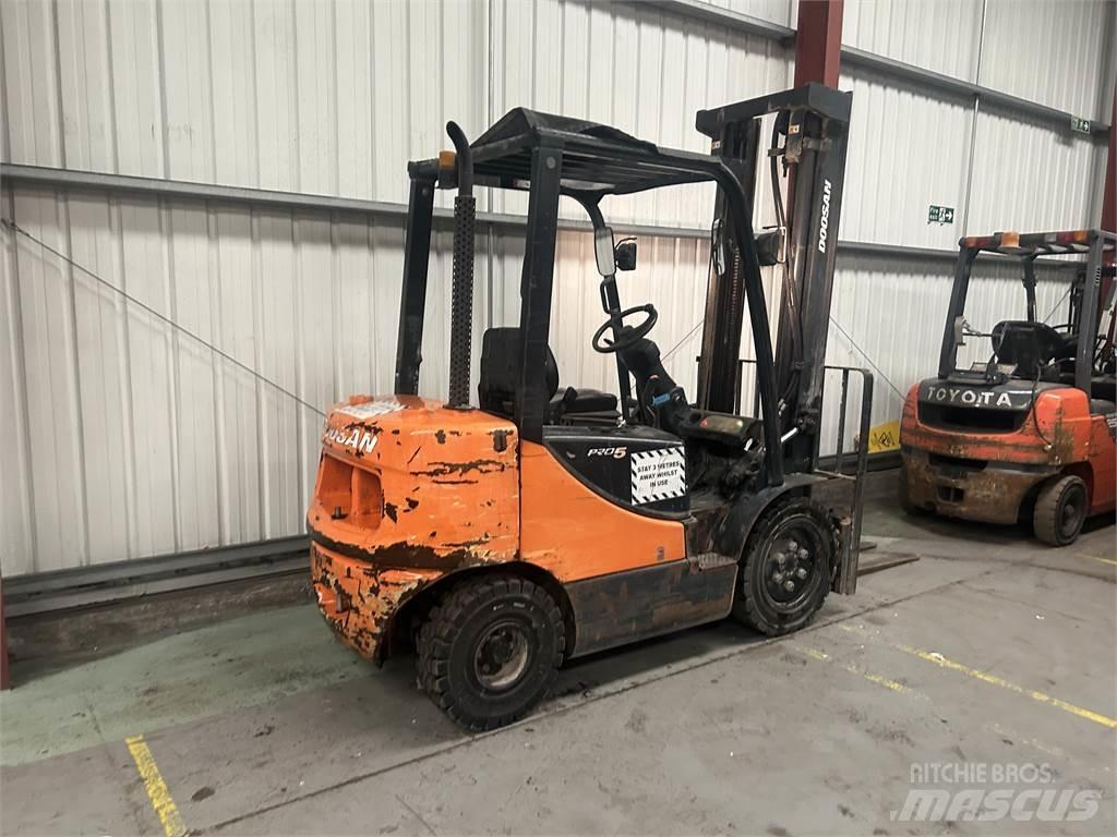 Doosan D25S-5 柴油叉车