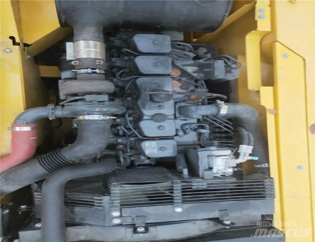 Komatsu PC200-7 履带挖掘机