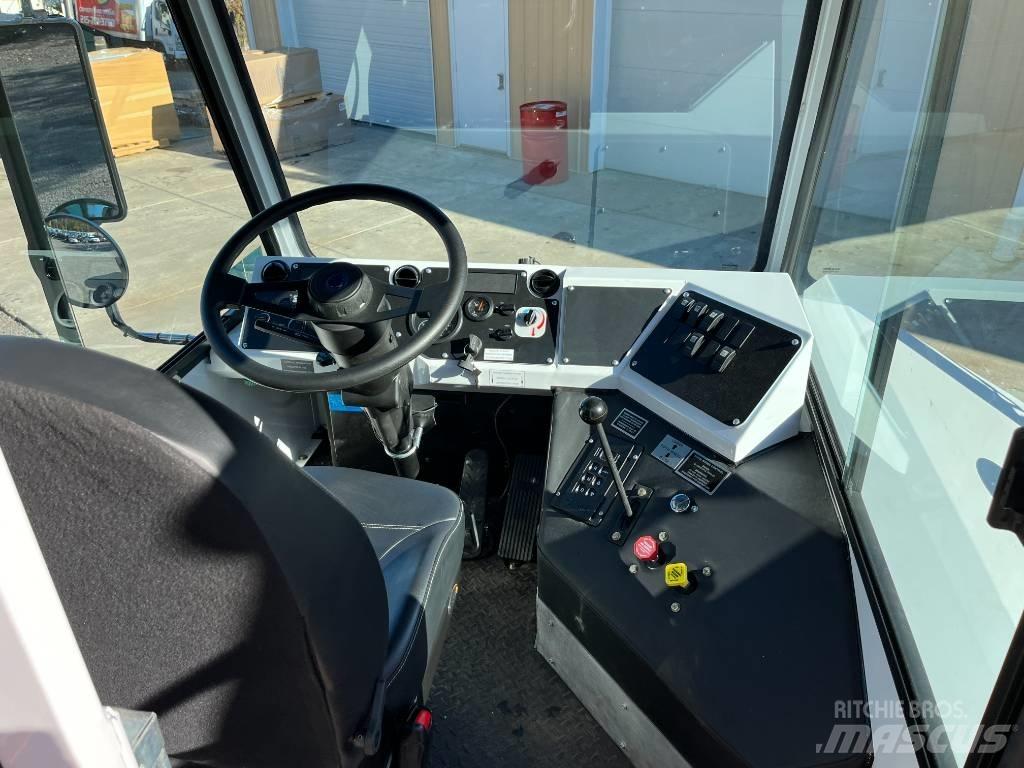 Capacity TJ9000 DOT 码头牵引车