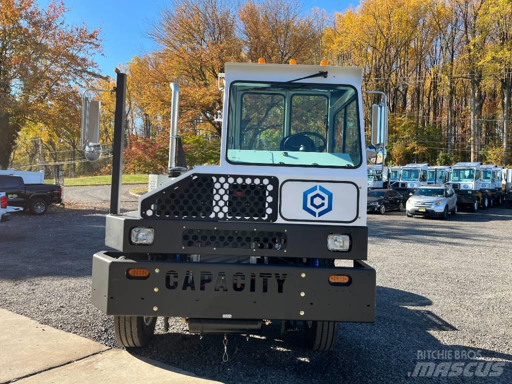 Capacity TJ9000 DOT 码头牵引车
