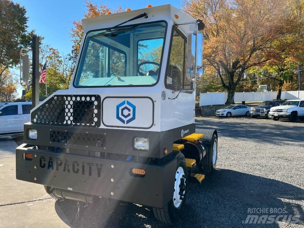 Capacity TJ9000 DOT 码头牵引车