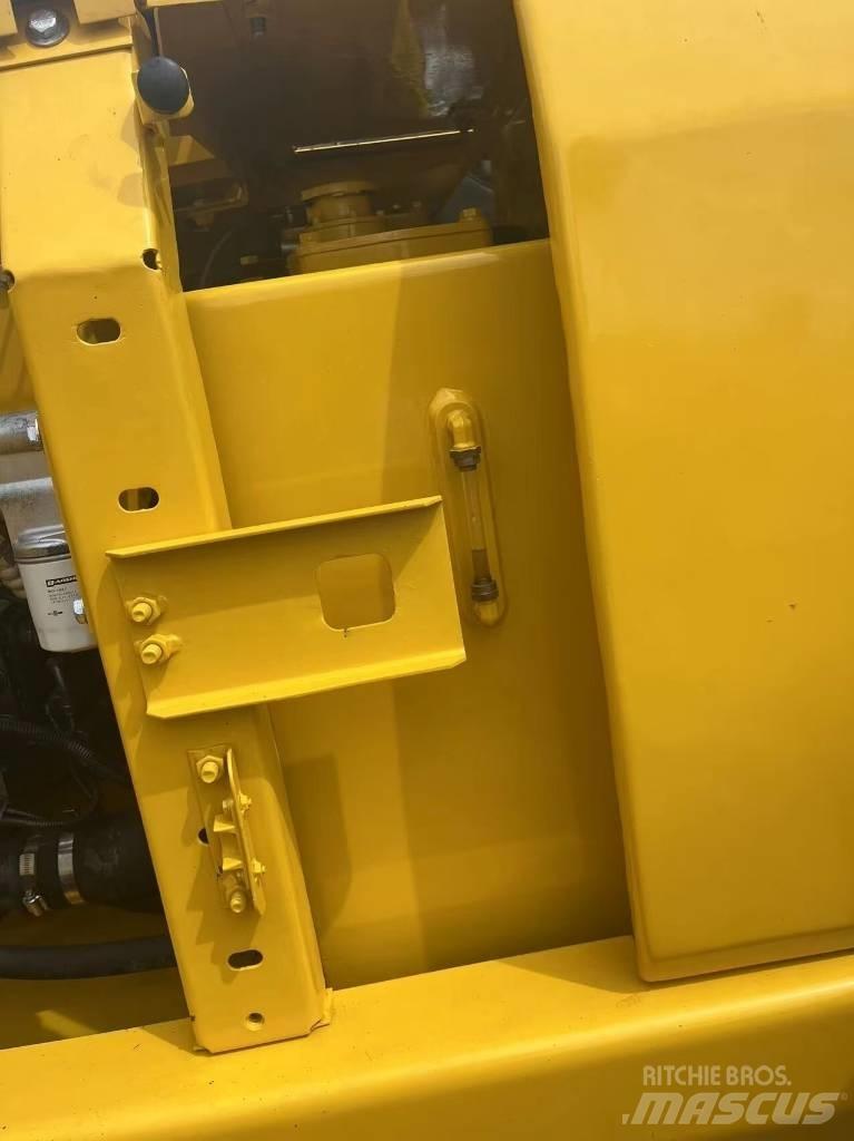 Komatsu PC 130 中型挖掘机