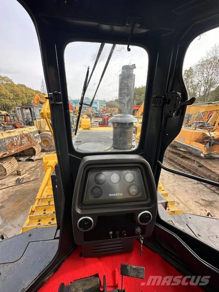 Shantui SD 32 履带挖掘机