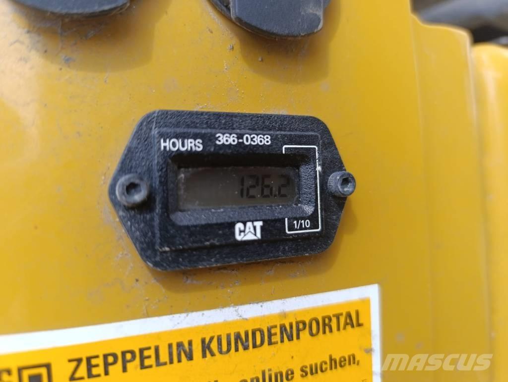 CAT CB 1.7 双轮压路机