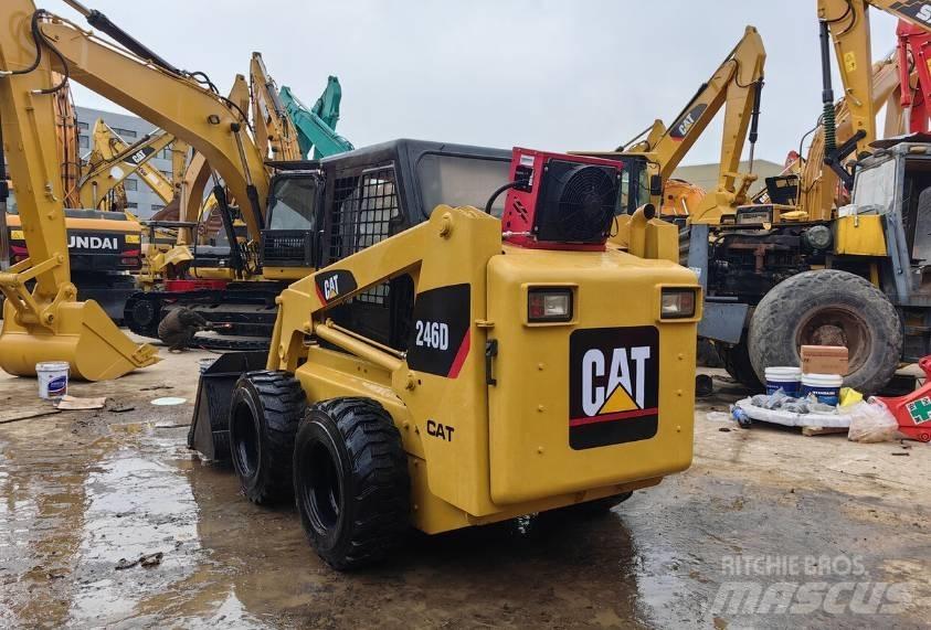 CAT 246D 滑移装载机