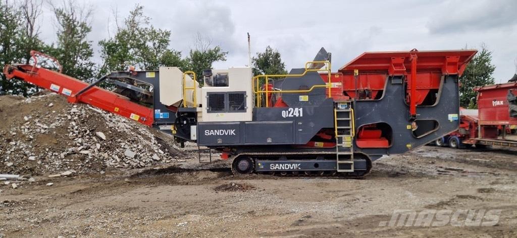 Sandvik QJ 241 移动式破碎机
