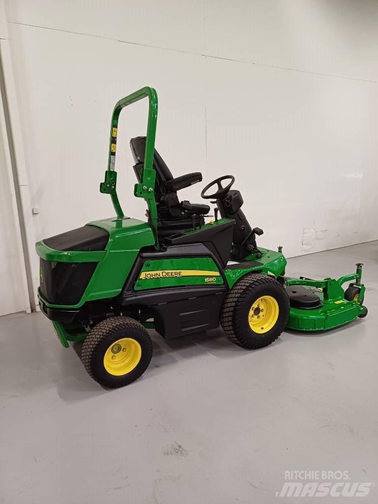 John Deere 1580 骑乘式割草机
