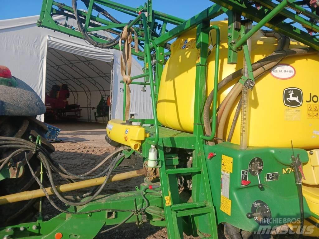 John Deere 740 牵引式喷雾机
