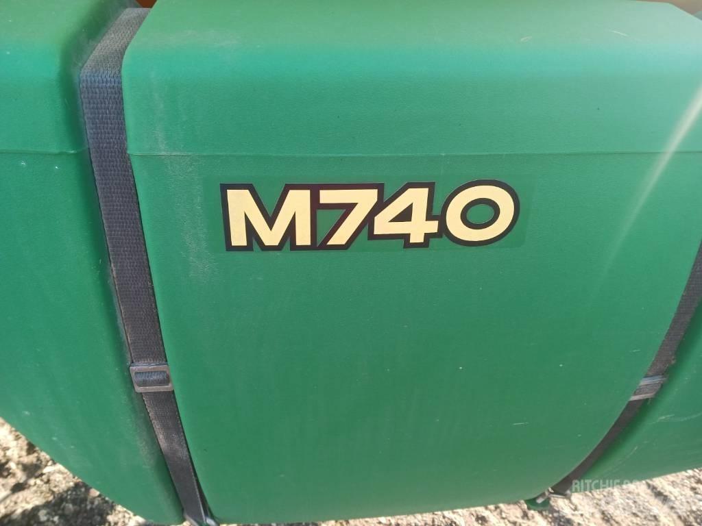 John Deere 740 牵引式喷雾机