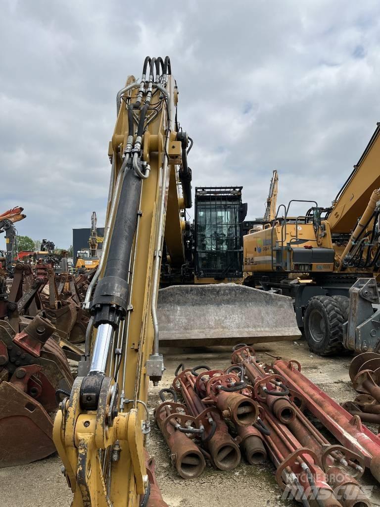 CAT MH 3024 轮式挖掘机