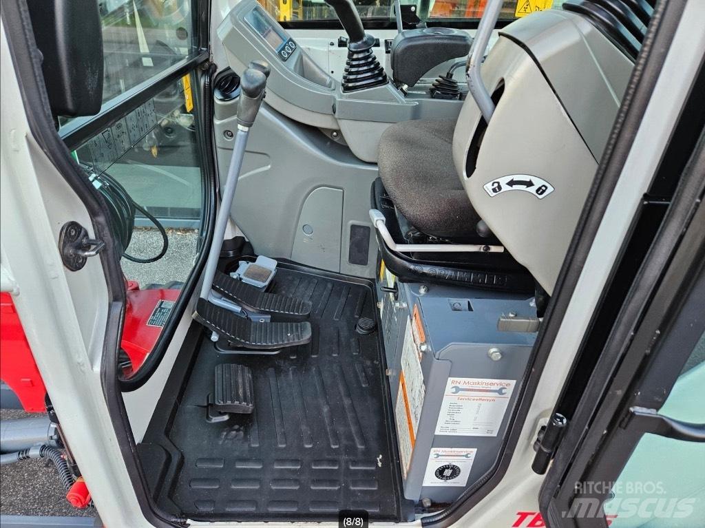 Takeuchi TB 225 小型挖掘机